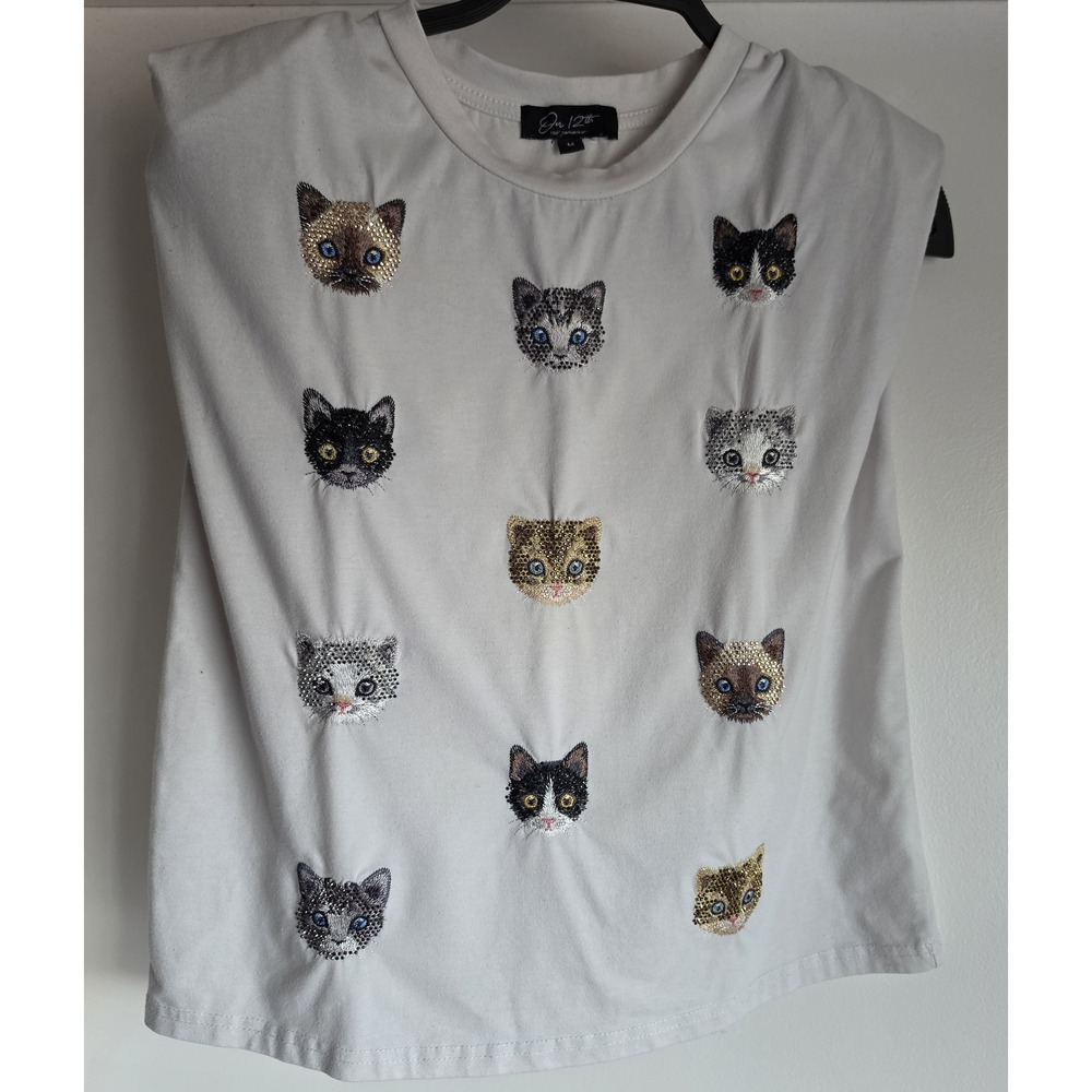 On 12th Embroidered Cat Sleeveless T-Shirt Size M White Round Neck Tank Top Tee